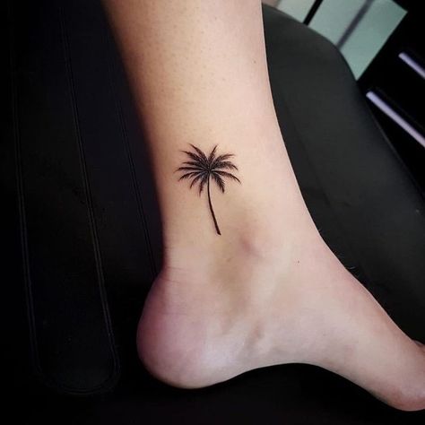 Coconut Tree Tattoo, Tree Tatoos, Tattoo Palm Tree, Geometric Tattoo Tree, Tattoo Para, Back Of Ankle Tattoo, Mens Arrow Tattoo, Palm Tree Tattoos, Palm Tree Tattoo Ankle