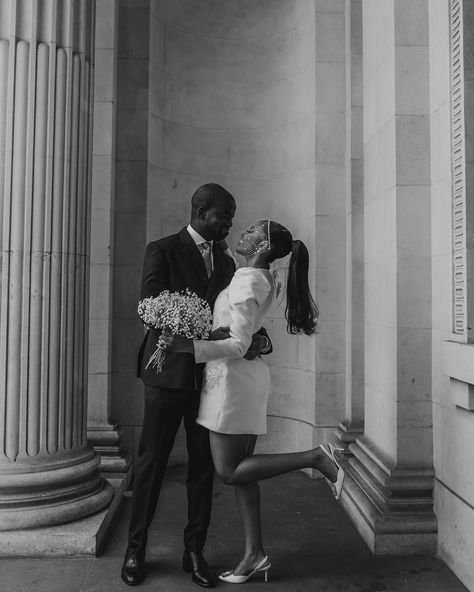 Courthouse Wedding Photos, Court Wedding, Engagement Pictures Poses, Wedding Photoshoot Poses, Wedding Court, Courthouse Wedding, Wedding Engagement Photos, Civil Wedding, Wedding Goals