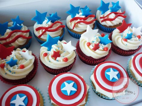 Captain America Themed cupcakes Marvel Themed Cupcakes, Avengers Cupcakes Ideas, Captain American Cake, America Cupcakes, Marvel Cupcakes, Avengers Cupcakes, Captain America Cupcakes, Captain America Birthday Cake, Avenger Cupcakes