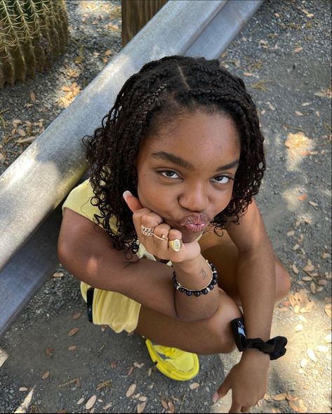 Marsai Martin Braids, Marsai Martin Aesthetic, Marsia Martins, Marsai Martin Hairstyles, Marsai Martin Outfit, Marsai Martin, 90s Rappers, Beautiful Photoshoot Ideas, 90s Hip Hop Fashion