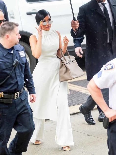 Cardi B Court, Court Outfits, Court Outfit, Court Room, Cardi B Pics, Cardi B Photos, Fashion Moments, B Fashion, Effortlessly Chic Outfits