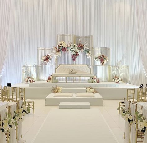 Pelamin Simple Elegant, Pelamin Dewan Simple, Pelamin Minimalist Dewan, Pelamin Nikah Mewah, Malay Wedding Pelamin Simple, Malay Wedding Pelamin, Simple Wedding Stage, Moody Wedding Decor, Pelamin Nikah