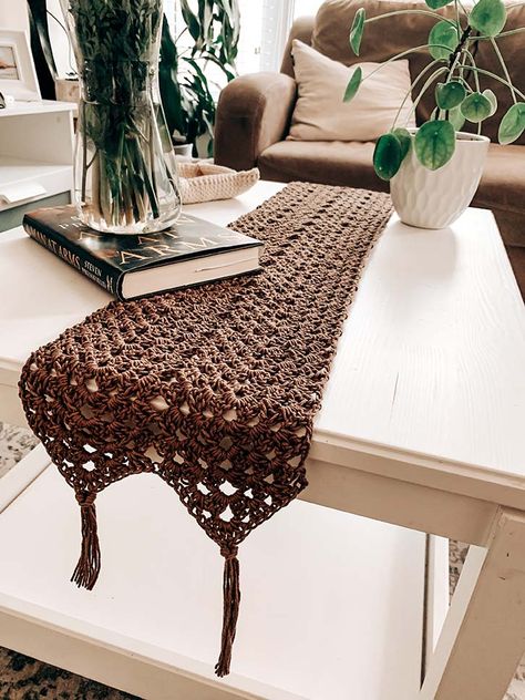 Cj Design, Pattern Batik, Crochet Cushion Pattern, Crochet Table Runner Pattern, Crochet Cushion Cover, Crochet Table, Crochet Table Runner, Crochet Kitchen, Table Runner Pattern