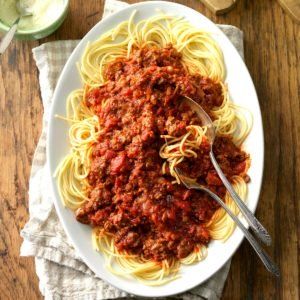 Homemade Pasta Sauce Recipe, Slow Cooker Spaghetti, Pasta Sauce Homemade, Spaghetti Sauce Recipe, Slow Cooker Recipes Beef, Homemade Spaghetti Sauce, Homemade Spaghetti, Italian Recipes Traditional, Italian Recipes Easy