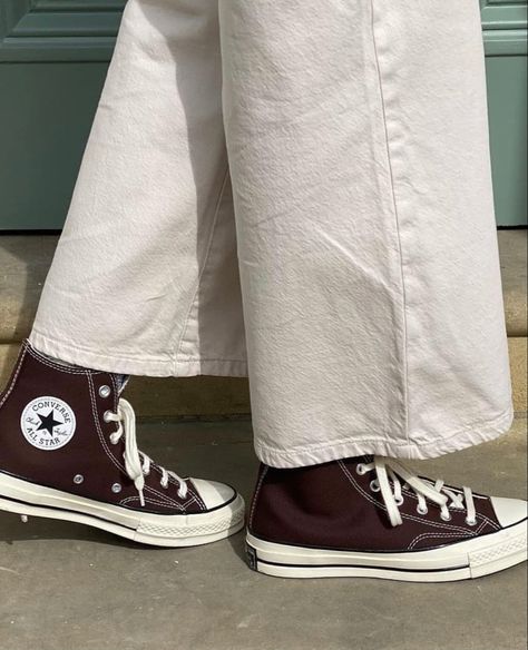 Chuck 70 Outfit Woman, Chuck 70 Outfit, All Star Cano Alto, Cute Converse Shoes, Converse 70s, Brown Vans, Converse Aesthetic, Brown Converse, Cute Converse