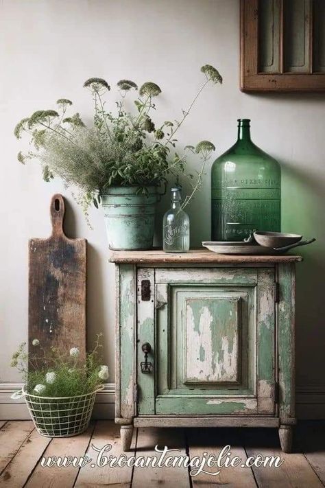 Ruangan Studio, Koti Diy, Rustic Vintage Decor, Green Decor, French Decor, French Country Decorating, Redo Furniture, Wall Tile, Cottage Decor