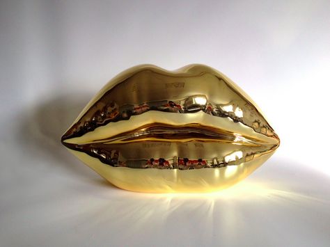 The Kiss - Golden Velvet Buzzsaw, Gold Everything, Digital Invitations Wedding, Big Kiss, Horror Decor, Gold Lips, Motion Design Video, Beauty Clinic, Rocky Horror