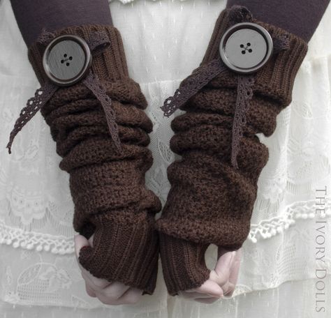 Brown woolen 'Woodland Pixie' button arm warmers by The Ivory Dolls.  Image by Hokum Deadfall Photography https://www.facebook.com/pages/Hokum-Deadfall-Photography/161516050573167?fref=ts Twee Aesthetic, Light Purple Hair, Toro Inoue, Art Outfit, Forest Style, Mori Girl Fashion, Aesthetic Crochet, The Button, Kinds Of Clothes