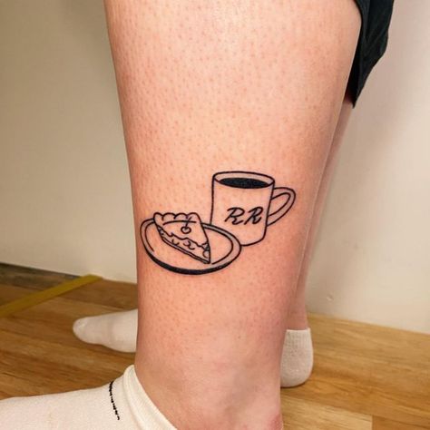 Twin Peaks Coffee Tattoo, Small Pie Tattoo, Breakfast Tattoo Ideas, Diner Tattoo, Apple Pie Tattoo, Cherry Pie Tattoo, Pancake Tattoo, Breakfast Tattoo, Plate Tattoo