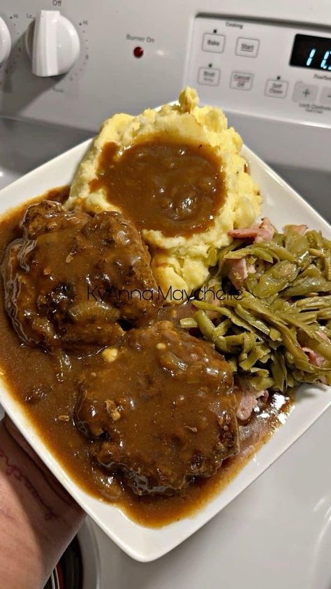 Green Beans Potatoes, Healthy Soul Food, Cooking Soul Food, Salisbury Steak Recipe, Hamburger Steaks, Beans Potatoes, Potatoes Green Beans, Meals Dinner, Homemade Mashed Potatoes