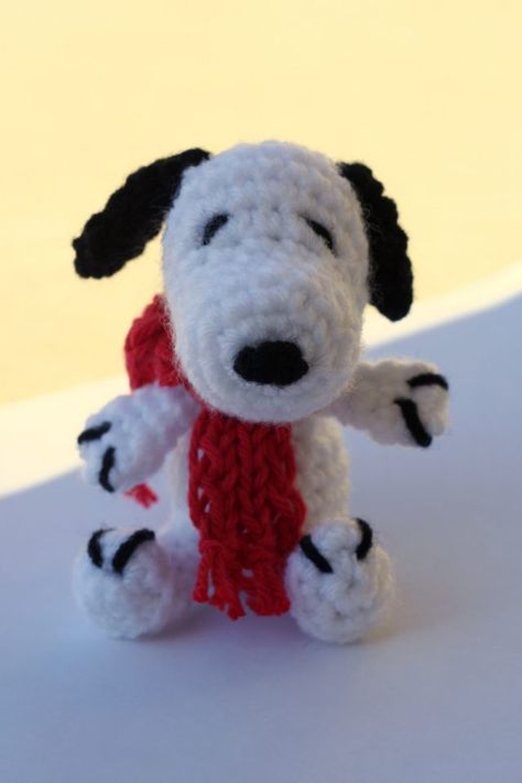 Snoopy – Bethsco Animal Dolls, Amigurumi Free Pattern, Knitted Toys, Crochet Dolls, Crochet Animals, Yarn Crafts, Crochet Crafts, Crocheted Item, Amigurumi Pattern