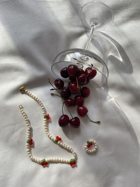 A glass with red cherries and pearl necklace Cherry Pearl Necklace, Maroon Aesthetic, Cherry Pearl, Trendy Chokers, Wedding Details Photography, Winter Jewelry, Jewelry Photoshoot, Diy Bracelet Designs, Elegant Styles