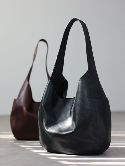 Fall 2023 Tops, Small Brown Shoulder Bag, Black Slouchy Bag, Minimalist Black Hobo Bag, Minimalist Leather Hobo Bag, Black Leather Hobo Bag, Brown Leather Hobo Bag, Cute Everyday Bags, Slouchy Shoulder Bag