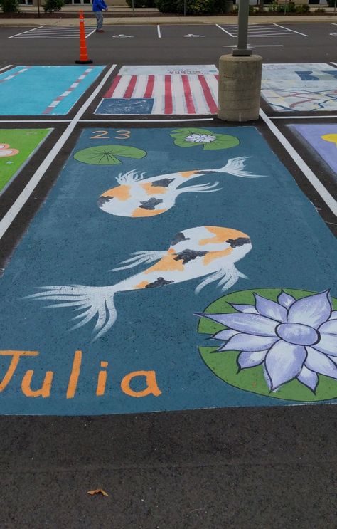 Cute Parking Spot Painting Ideas, Painted Parking Spots Senior, Painted Parking Spaces Ideas, 2enior Ye4r, Senior Spots, Parking Lot Painting, Senior Year Fun, Senior Parking Spot, Parking Spot Painting