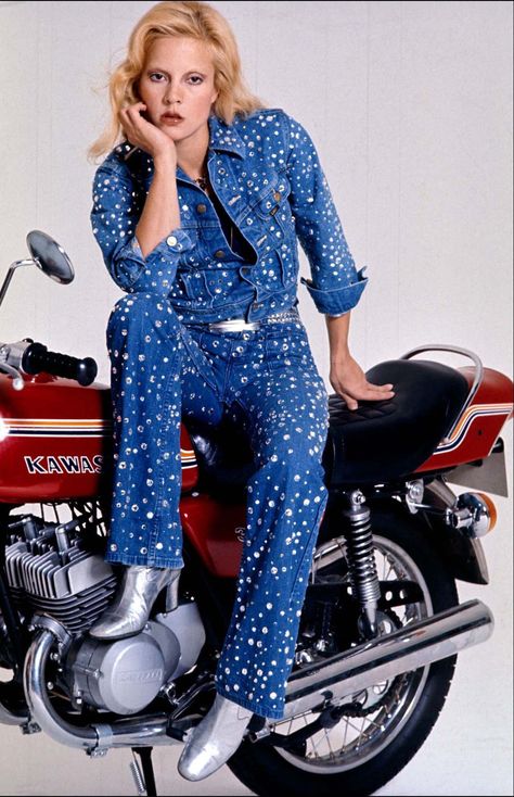 Sylvie Vartan and Throwback French Girl Jeans Style | Vogue Prom Dress Sewing Patterns, 1970s Jeans, Silver Shoe, Vartan Sylvie, Canadian Tuxedo, Sylvie Vartan, Denim Inspiration, French Girl Style, French Girls