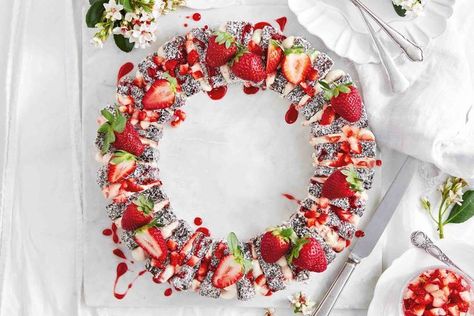 6-ingredient lamington wreath with berry cream Choc Ripple Cake, Christmas Cheesecake, Christmas Recipes Easy, Australian Christmas, Festive Desserts, Christmas Lunch, Christmas On A Budget, No Cook Desserts, Christmas Dishes