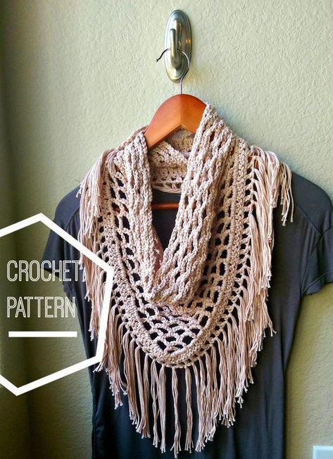 Tweet Fringe Scarf Crochet, Triangle En Crochet, Scarf Crocheted, Triangle Scarf Crochet Pattern, Poncho Au Crochet, Mesh Scarf, Crochet Triangle Scarf, Crocheted Scarf, Crochet Cowls