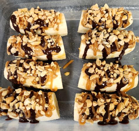 Banana Snickers Bar, Banana Snickers, Bariatric Snacks, Ww Deserts, Healthy Snickers, Snickers Recipe, Sugar Free Chocolate Syrup, Fruit Desert, Banana Snacks