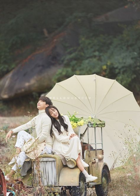 Prenup Theme Unique, Pre Wedding Photo Ideas, Kdrama Photoshoot, Prenup Theme, Korean Pre Wedding, Pre Wedding Photoshoot Theme, Photoshoot Theme, Wedding Korean, Prenuptial Photoshoot