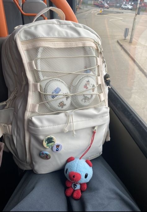 Backpack Inspo College, Y2k Backpack Aesthetic, Backpack Inspo School, College Backpack Aesthetic, Mochila Aesthetic, Backpacks Aesthetic, Mochila Kpop, Y2k Backpack, Backpack Aesthetic