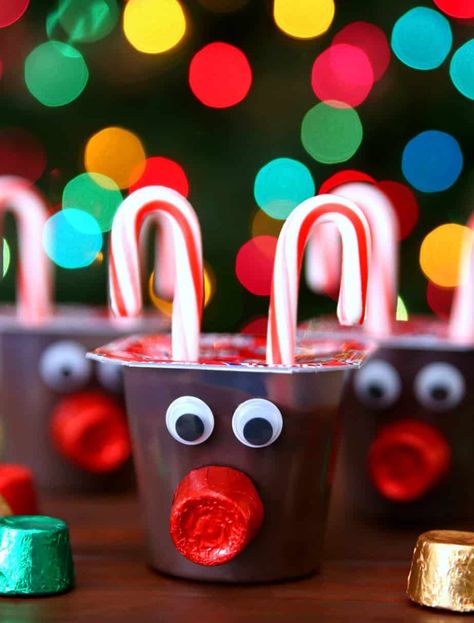 Salty Christmas Treats, Reindeer Brownie, Primary Playground, Preschool Snack, Snowman Treats, Fun Holiday Treats, Easy Holiday Treats, Reindeer Noses, Mini Candy Canes