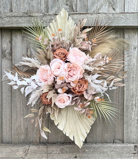 Arbour Flowers Floral Arrangements, Soft Pink Floral Arrangements, Dried Flower Arch, Arbour Wedding, Boho Swag, Beauty Shop Decor, Dried Flowers Crafts, Grass Wall, Wedding Arbour