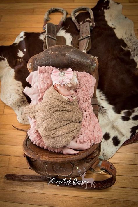 Cowgirl Newborn Pictures, Western Newborn Pictures Cowgirl, Western Newborn Photography, Western Newborn Pictures, Photo Bb, Baby Pictures Newborn, Newborn Pics, Western Babies, Baby Sleep Problems