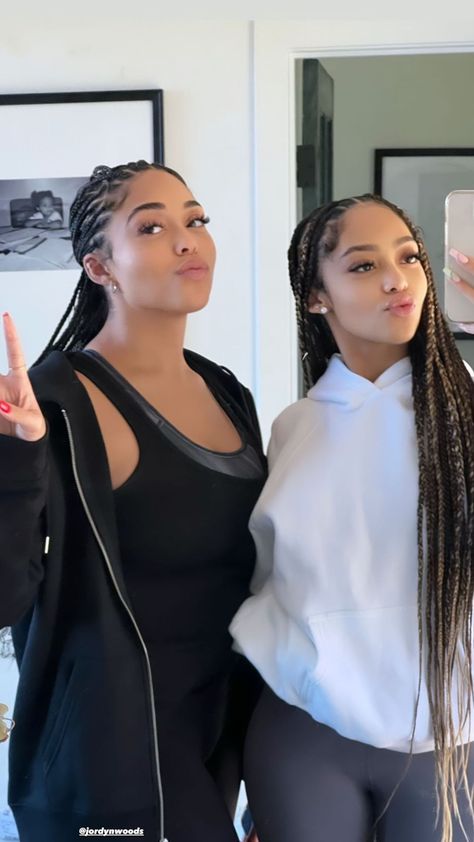 Jordie Woods, Briana Monique, Jodie Woods, Curly Hair Bangs, Girls Y2k, Jordyn Woods, Girls Nike, Girl Movies, Professional Hairstylist