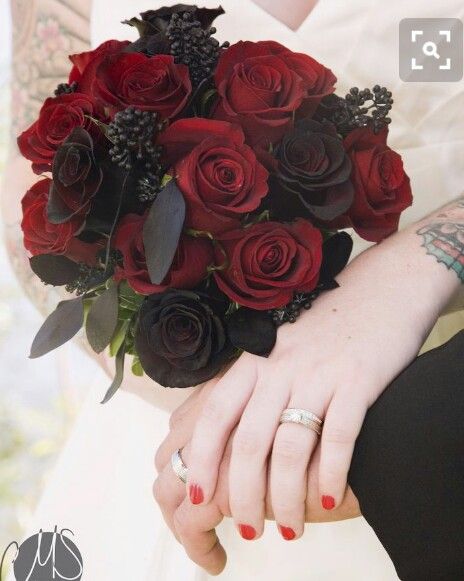 Wedding Bouquets Black, Mafia Wedding, Black Rose Bouquet, Gothic Wedding Theme, Vampire Wedding, Black Red Wedding, Flower Bouquet Tattoo, Dark Wedding Theme, Biker Wedding