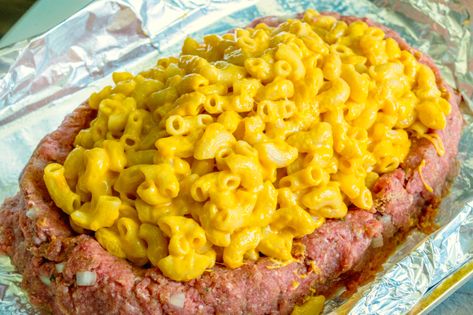 Mac And Cheese Meals, Meatloaf Recipe With Cheese, Cheese Meals, Recipe With Cheese, Cheese Stuffed Meatloaf, Smoked Meatloaf, Stuffed Meatloaf, Meatloaf Dinner, Mac And Cheese Recipes