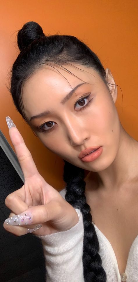 Hwasa Without Makeup, Hwasa Makeup Look, Hwasa Nails, Hwasa Makeup, Hwasa Wallpaper, Girls Group, Eyeliner Makeup, No Eyeliner Makeup, Without Makeup