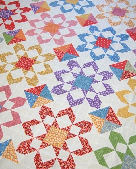 Starglow Quilt BlockThis quilt pattern is available as a free download... Download Pattern: Starglow 30's Quilts Patterns, Grunge Fabric Quilts, X And O Quilt Pattern, Antique Quilt Blocks, Fireworks Quilt, Reproduction Fabrics, Moda Fabric Quilts, Creeper Minecraft, Tshirt Quilt