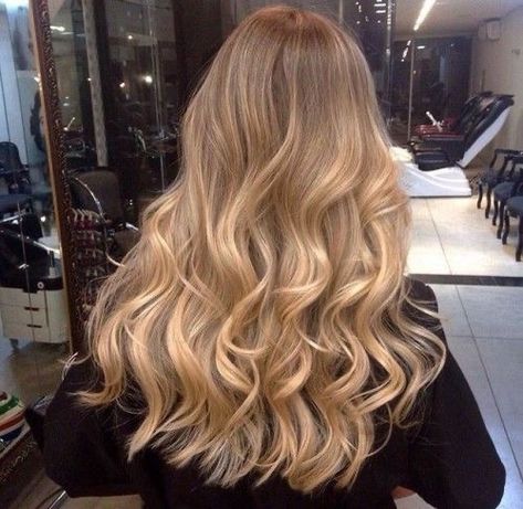 Womenswear Shoes, Summer Blonde Hair, Dirty Blonde Hair, Honey Blonde Hair, Blonde Hair Inspiration, Blonde Hair Shades, Blonde Hair Looks, Hair Shades, Brown Blonde Hair