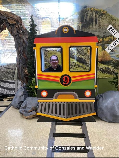 3d train and railroad party backdrop Diy Train Station, Train Trunk Or Treat Ideas, Train Photo Booth, Train Museum, Train Decor, Class Dojo, Train Platform, Steam Engine Trains, Train Theme