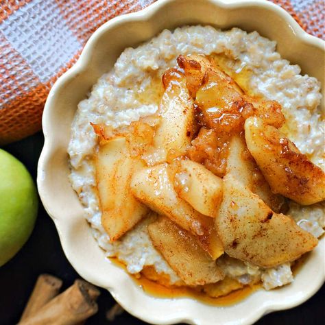 Apple and Cinnamon Porridge or Oatmeal, a delicious and healthy breakfast recipe that is comforting and soul-warming.  The porridge is milky and smooth, while the spiced apple compote adds a lovely Autumn touch. It's the perfect family-friendly recipe that goes down a treat on a cool morning. Tuna Spaghetti Recipe, Cinnamon Porridge, Cinnamon Healthy, Apple Compote, Healthy Breakfast Recipe, Apple And Cinnamon, Savory Pancakes, Breakfast And Brunch, Healthy Apple