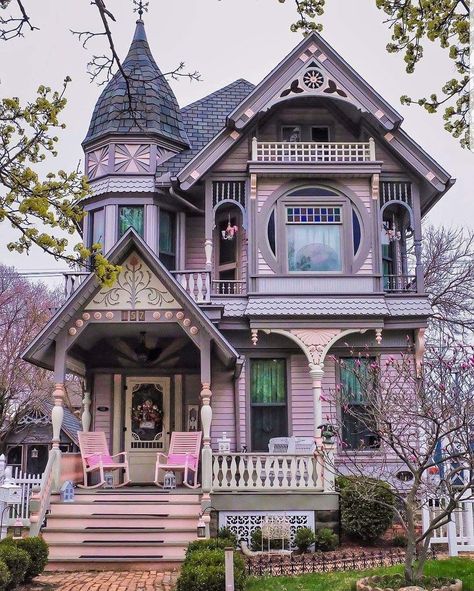 Pink Victorian House, Old Victorian House, Victorian Style House, Victorian Style Homes, Pink Victorian, Casas The Sims 4, Casa Vintage, Victorian Architecture, Victorian House