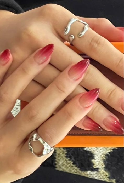 Ombré Red Nails, Red Korean Nails, Red Ombre Nail Designs, Ombre Red Nails, Red Ombre Nails, Ombre Acrylic Nails, Summery Nails, Casual Nails, Blush Nails