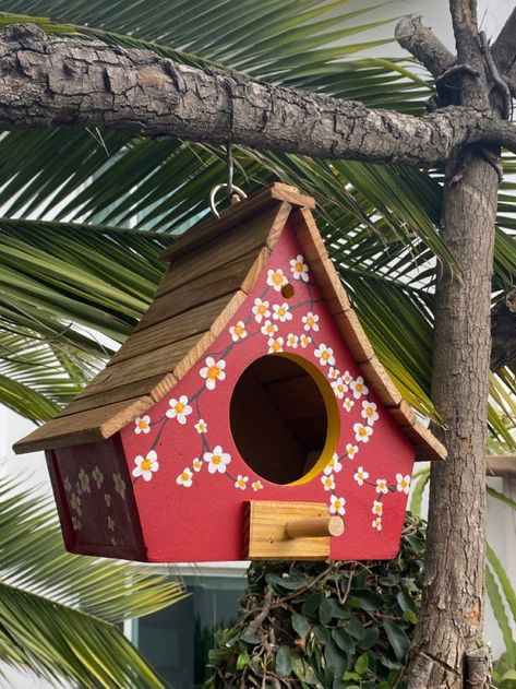 Painted Wood Bird Houses, Painted Wooden Birdhouses, Bird House Painting Ideas Aesthetic, Birdhouse Painting Ideas Aesthetic, Wooden Bird Houses Painted, Homemade Bird Houses Diy, Painted Bird Houses Ideas Simple, Bird House Painting Ideas Simple, Painted Birdhouses Ideas