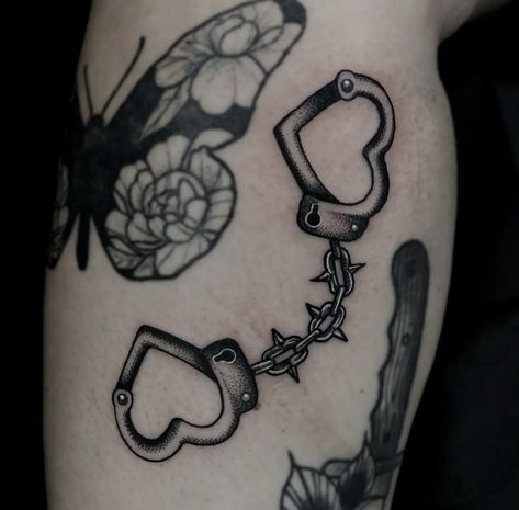 Grunge Goth Tattoos, Heart Shaped Handcuff Tattoo, Heart Handcuffs Tattoo, Heart With Knives Tattoo, Simple Coffin Tattoo Ideas, Heart Chain Mace Tattoo, Dark Girly Tattoos, Traditional Tattoos Goth, Heart Handcuff Tattoo