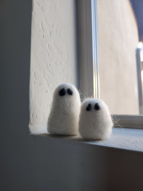 #ghost #spooky Needle Felted Ghost Tutorial, Felted Ghost, Felt Ghost, 2024 Holidays, Ghost Tutorial, Felted Dolls, Little Ghost, What Inspires Me, Mini World