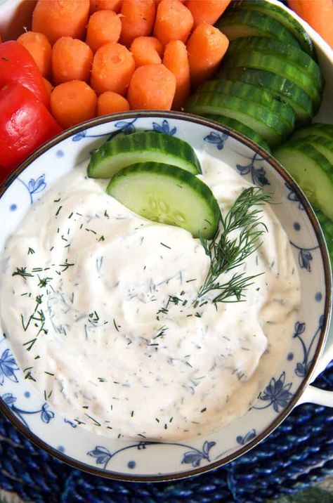 Dill Yogurt Dip, Homemade Dill Dip, Grilled Steak Kabobs, Fresh Appetizers, Spinach Balls, Best Party Appetizers, Dill Dip, Yogurt Dip, Veggie Dip