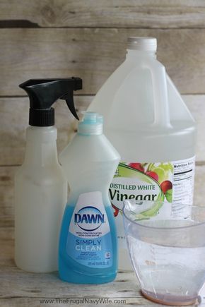 Dawn Cleaning Solution, Diy Window Cleaner, Glass Cleaner Recipe, Diy Glass Cleaner, Best Glass Cleaner, Homemade Glass Cleaner, Diy Dish Soap, Diy Household Cleaners, Cleaning Windows