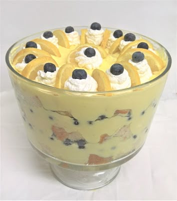 HAYLEE'S FOOD: Pampered Chef’s Lemon Blueberry Trifle Trifle With Pound Cake, Blueberry Trifle Recipe, Lemon Blueberry Trifle, Pampered Chef Desserts, Blueberry Parfait, Pumpkin Dream, Icebox Pies, Lemon Trifle, Blueberry Trifle