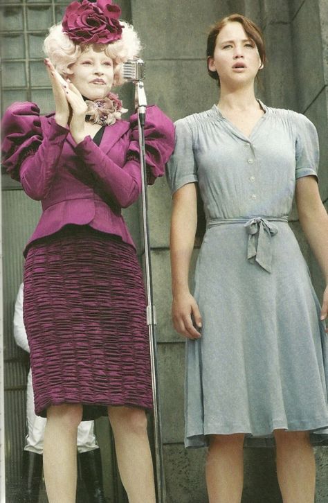 Hunger Games Halloween Costumes, Effie Trinket Costume, Katniss Costume, Hunger Games Reaping, Hunger Games Effie, Hunger Games Costume, Hunger Games Outfits, New Hunger Games, Hunger Games Fashion