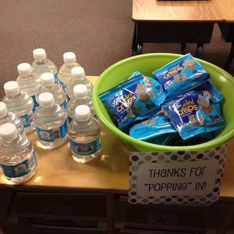 Cute parent teacher conference set up. Thanks for "popping" in! With pop tart snacks. Snacks For Parent Teacher Conferences, Parent Teacher Conference Gifts, Parent Teacher Conference Treats For Parents, Parent Teacher Conference Gifts For Parents, Parent Teacher Conference Treats, Things To Ask At Parent Teacher Conference, Parent Teacher Conference Forms, Parent Teacher Meeting, Printable Note Cards