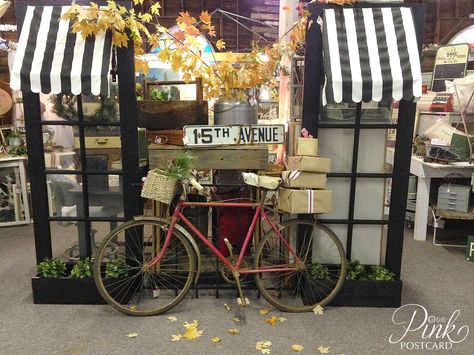 Black And White Market Booth, Boutique Valentines Display, Valentine Booth Display Ideas, Vintage Market Booth, Vintage Store Displays, Antique Booth Displays, Vintage Booth, Antique Booth Ideas, Market Booth