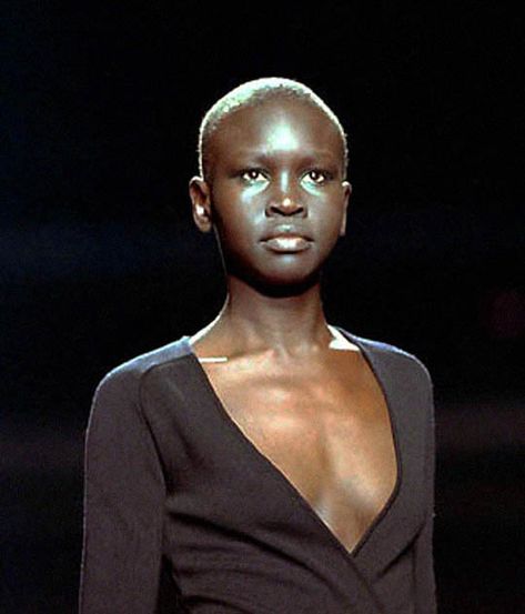 alek wek @ alessandro dell aqua ss00 Alek Wek 90s, Alek Wek, Flamboyant Natural, Art Assignments, 90s Models, Strike A Pose, Vintage Beauty, African Art, Beautiful Woman