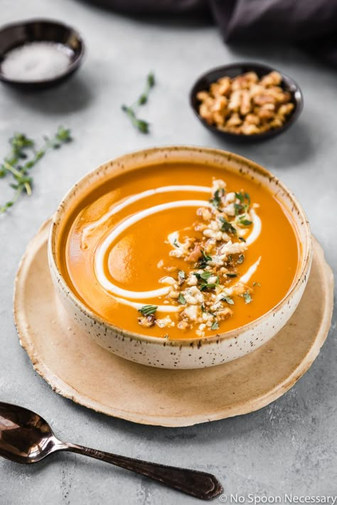 Roasted Sweet Potato Soup, Hot Soup Recipes, Potato Soup Recipes, Sweet Potato Soup Recipes, Cheesy Potato Soup, Potato Soup Easy, Buah Naga, Potato Soup Crock Pot, Winter Soup Recipe