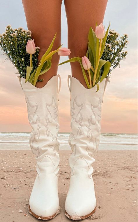 Pink Coastal Cowgirl Aesthetic, Beach Country Aesthetic, Coastal Cowgirl Boots, Coastal Cowgirl Pictures, Coastal Cowgirl Background, Western Beach Aesthetic, Coastal Cowgirl Beach, Costal Cowgirl Wallpapers, East Coast Cowgirl