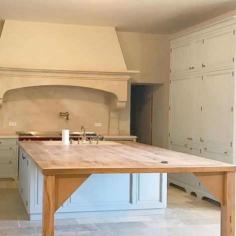 Le Mas des Poiriers (@provencepoiriers) • Instagram photos and videos Provence Poiriers, Kitchen Island Top, Tiny Cottage Kitchen, Island Cabinet, Hotel Mattress, Kitchen Island Tops, House In France, Cabinet Inspiration, Queen Room